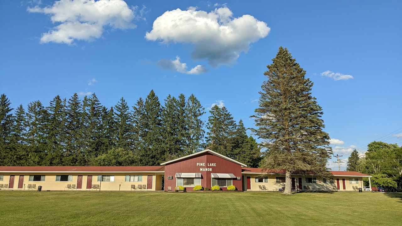 Pine Lake Manor