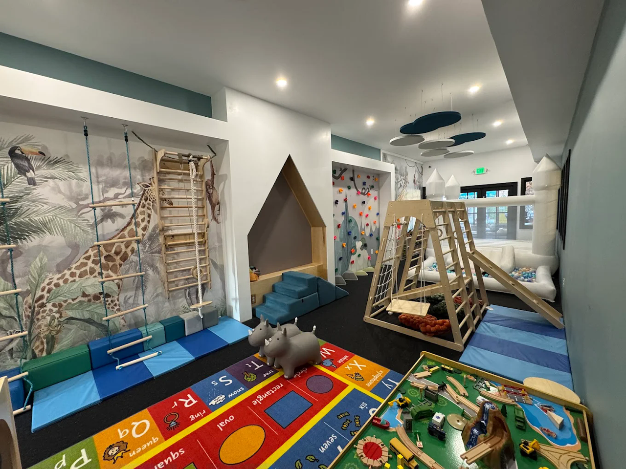 Good Life Clubhaus Juice Bar & Play Café